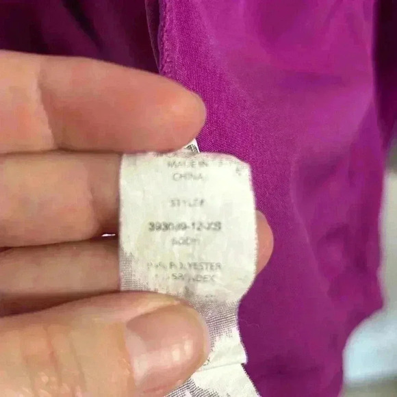 Fabletics Ninety Six Windbreaker. Size 4, XS Fuchsia. Minor pilling. - Picture 10 of 11